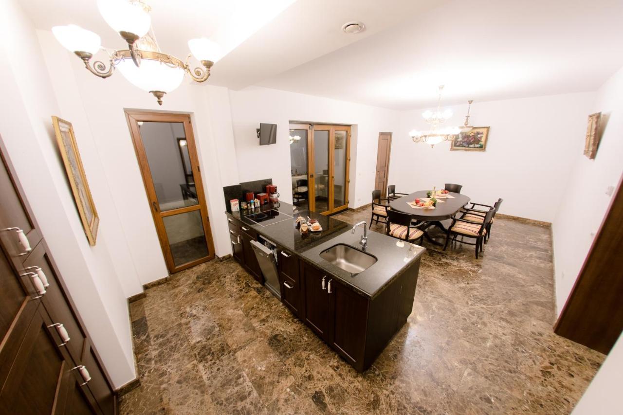 Luxury Down Town Apartment Bucharest Exterior photo