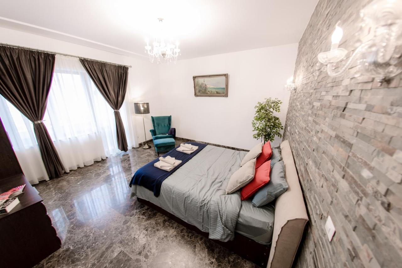 Luxury Down Town Apartment Bucharest Exterior photo