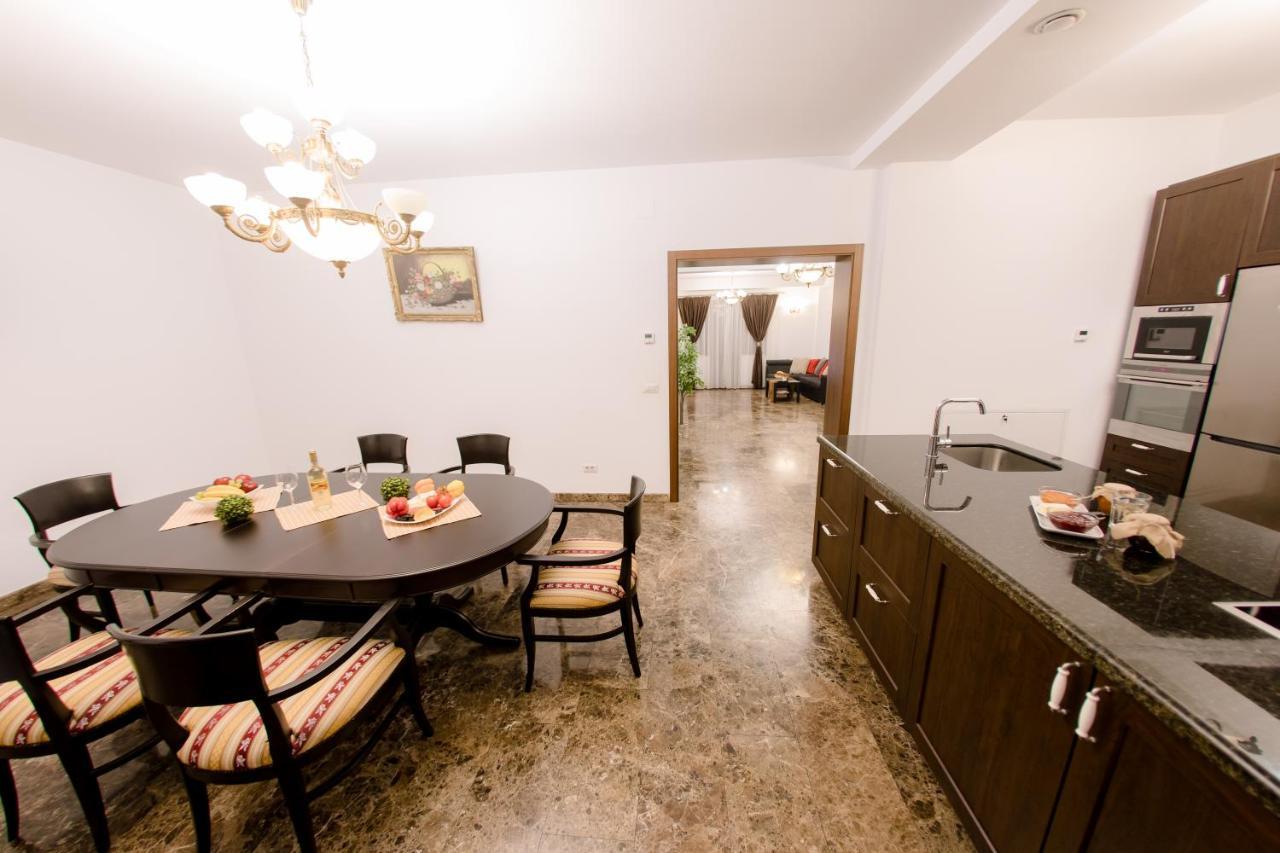 Luxury Down Town Apartment Bucharest Exterior photo