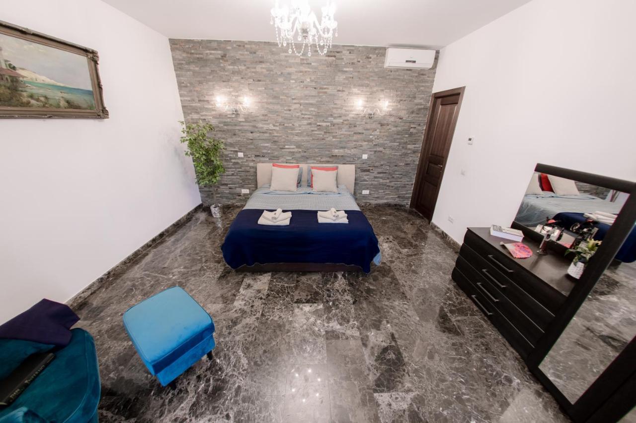 Luxury Down Town Apartment Bucharest Exterior photo