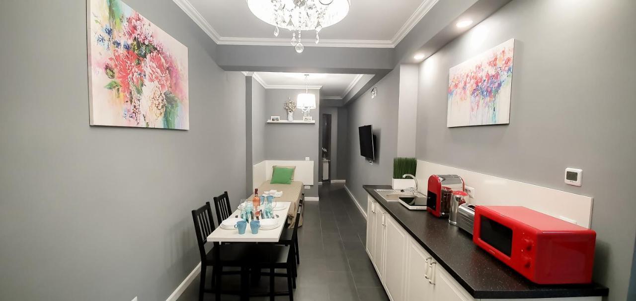 Luxury Down Town Apartment Bucharest Exterior photo